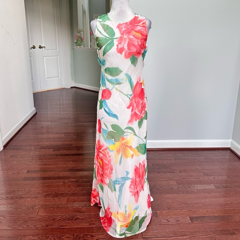 My Michelle White Floral High Neck Simple Summer Feminine Maxi Dress Size Small